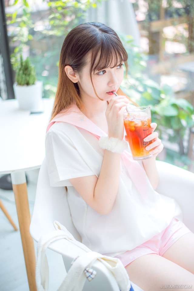 整个军营，瞬间安静下来不少。